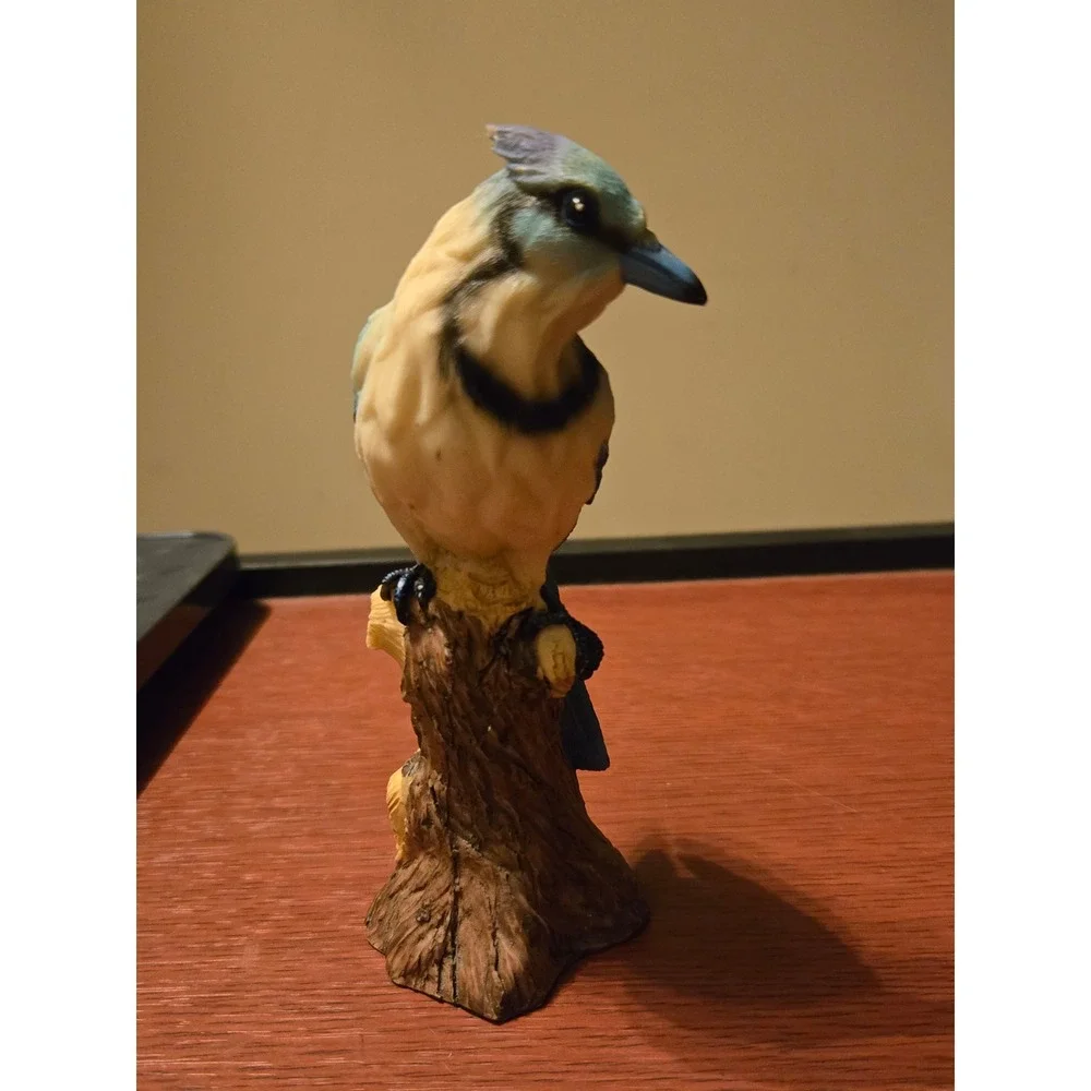 Blue Jay Bird Figurine on Tree Stump Nature Decor Sculpture M305506